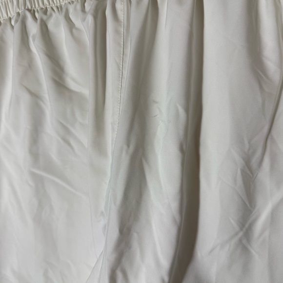 Nike Dri-FIT White Shorts with Built in Compression Shorts, Womens 2X - Picture 3 of 9